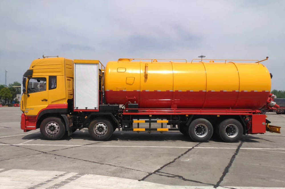 東風(fēng)天龍前四后八國六清洗吸污車帶副發(fā)動機圖片2