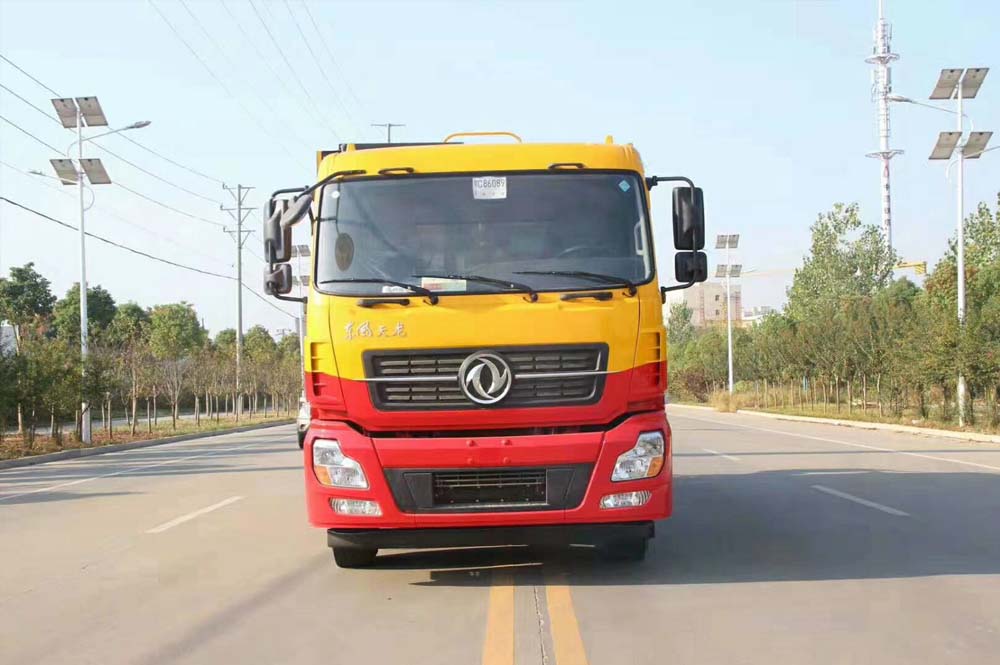 東風天龍后八輪國六清洗吸污車帶副發動機圖片3