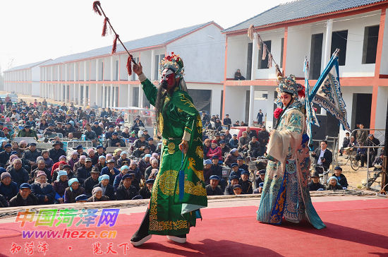 “人大代表號”大型流動<a href=http://m.kwoe.cn/wtc/ target=_blank class=infotextkey>舞臺車</a>駛進李村鎮(zhèn)