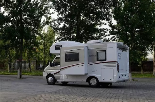 適合國內使用的自行式C型房車 適合國內使用的自行式C型房車