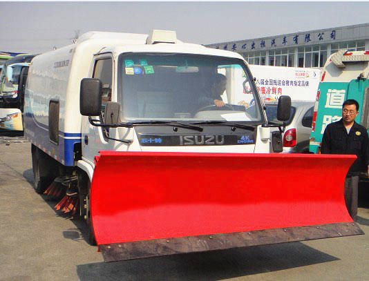五十鈴鏟雪<a href=http://m.kwoe.cn/saoluche/ target=_blank class=infotextkey>掃路車</a>