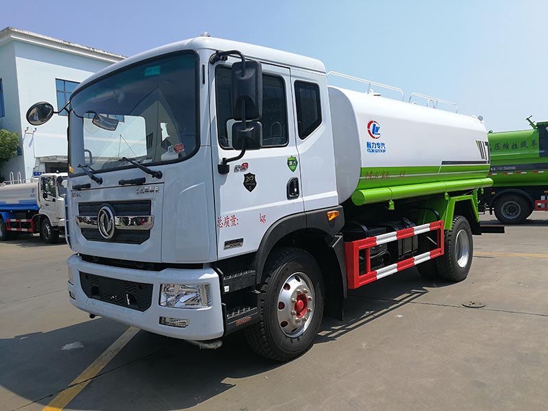 國(guó)六15方東風(fēng)多利卡D9灑水車(chē)