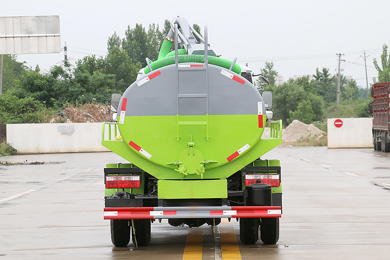 東風小福瑞卡國六 5方吸糞車圖片5