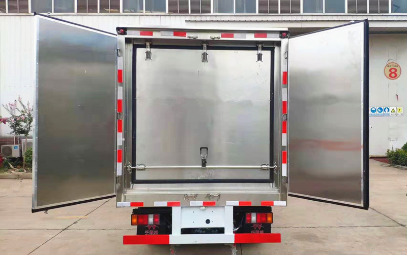 國(guó)六東風(fēng)多利卡醫(yī)療廢物轉(zhuǎn)運(yùn)車圖片3